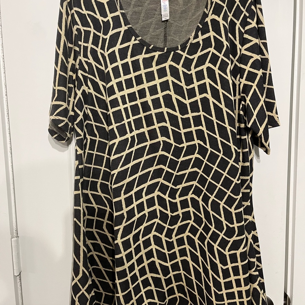 LuLaRoe Black and ivory  Boxy 3/4 Sleeve Tunic
